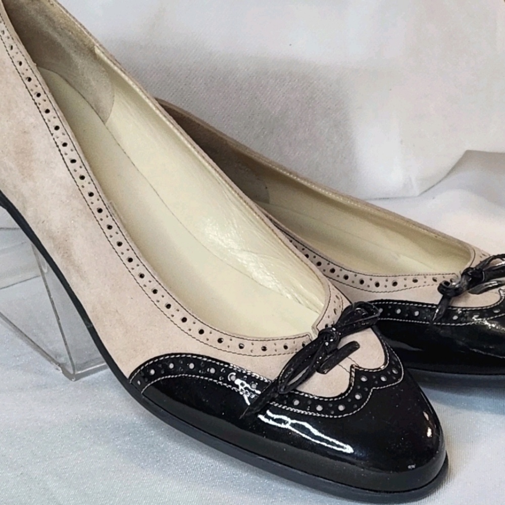 SALVATORE FERRAGAMO CLASSIC BLACK/TAN Bow FLAT SHOES SIZE 7.5 B, Suede, Cap Toe